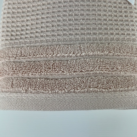 Hotel Balfour Hand Towels Light Pink 100% Cotton 2 Pieces NEW - Picture 3 of 5